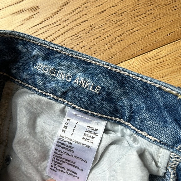 American Eagle size 2 jeans - Picture 3 of 4